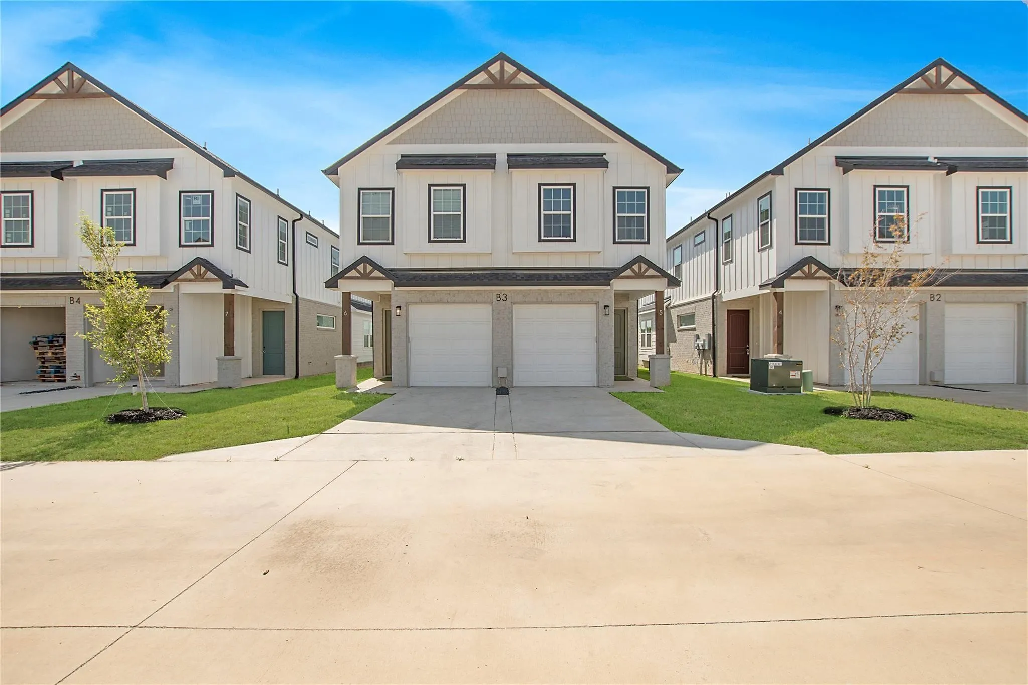 Townhouse For Rent in Henderson County , 1319 W Main Street 1, Gun Barrel City, Texas 75156, 3 Bedroom, 3 Bathroom, 1 Garage spaces, 1,545 Sqft, built in 2022, Preowned, mls#21222849, Real Estate Agent in Gun Barrel City, Homes For Rent in Henderson county, Homes For Rent in Gun Barrel City, Realtor in Gun Barrel City Texas, Real Estate Brokerage Independent Realty Texas, Luminita Cordes Realtor