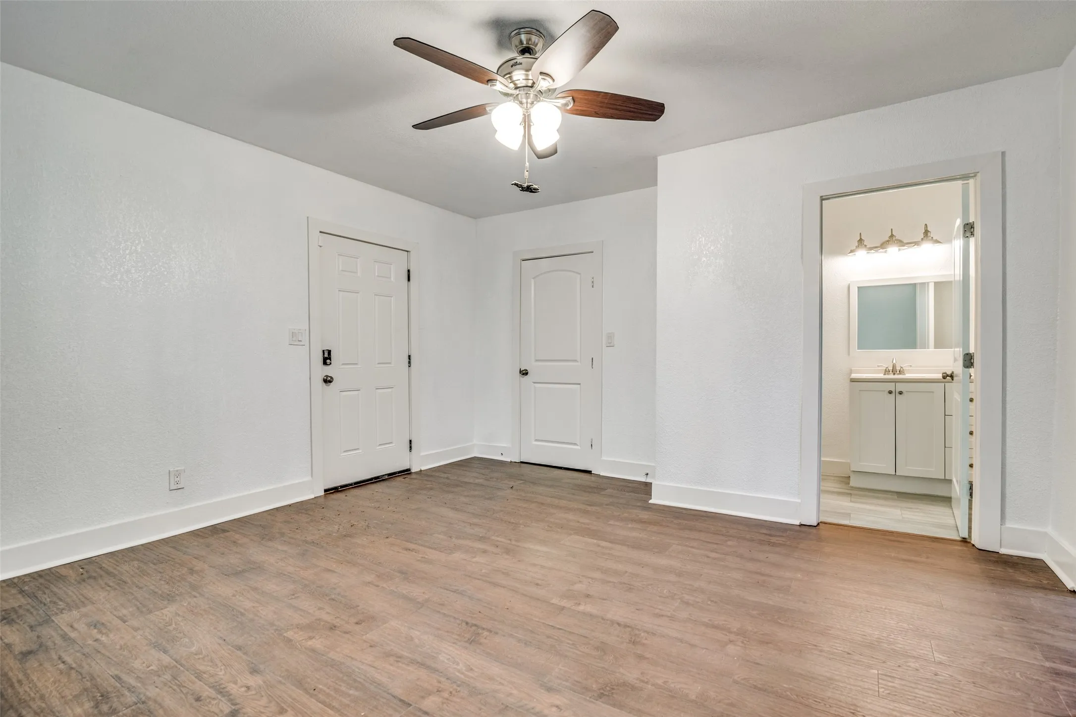 Single Family Residence For Sale in Dallas County , 310 Thistle Drive, Garland, Texas 75043, 3 Bedroom, 2 Bathroom, 2 Garage spaces, 1,817 Sqft, built in 1973, Preowned, Price $299,000, mls#21223125, Real Estate Agent in Garland, Homes For Sale in Dallas county, Homes For Sale in Garland, Realtor in Garland Texas, Real Estate Brokerage Independent Realty Texas, Luminita Cordes Realtor