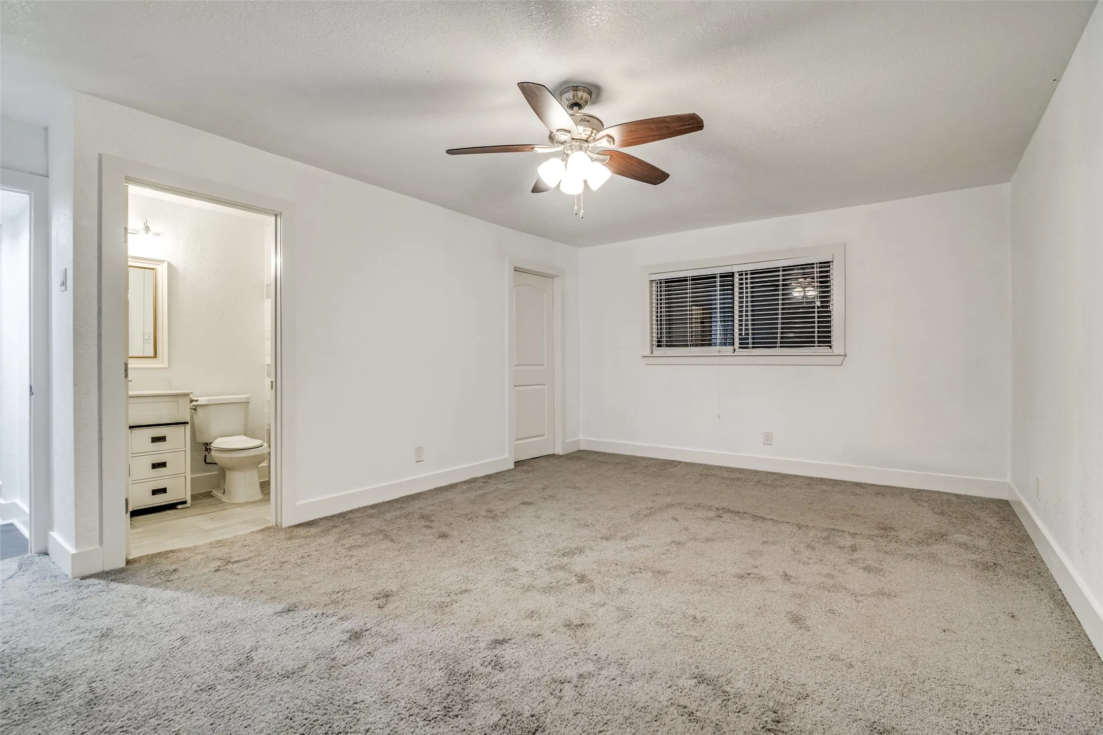 Single Family Residence For Sale in Dallas County , 310 Thistle Drive, Garland, Texas 75043, 3 Bedroom, 2 Bathroom, 2 Garage spaces, 1,817 Sqft, built in 1973, Preowned, Price $299,000, mls#21223125, Real Estate Agent in Garland, Homes For Sale in Dallas county, Homes For Sale in Garland, Realtor in Garland Texas, Real Estate Brokerage Independent Realty Texas, Luminita Cordes Realtor