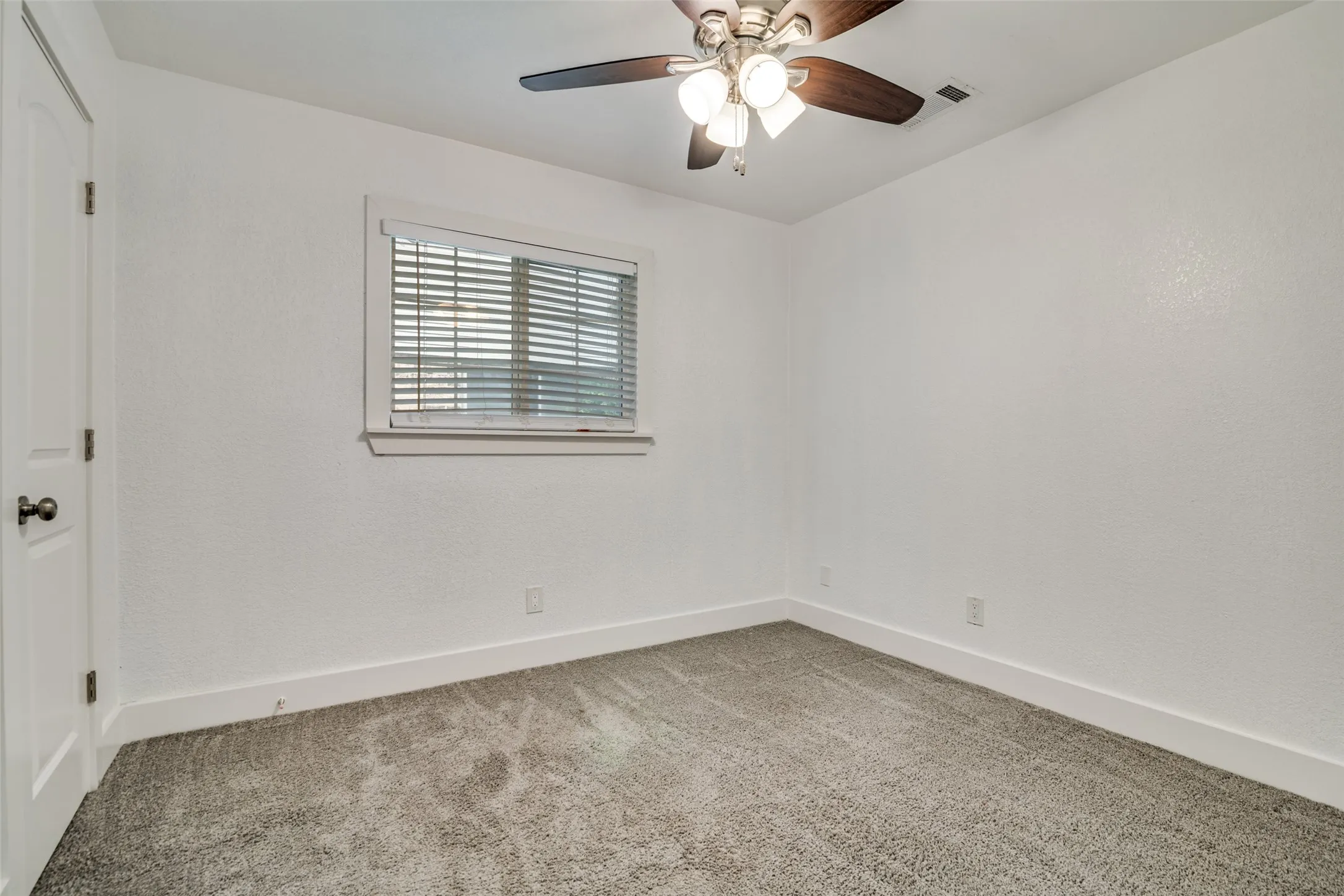 Single Family Residence For Sale in Dallas County , 310 Thistle Drive, Garland, Texas 75043, 3 Bedroom, 2 Bathroom, 2 Garage spaces, 1,817 Sqft, built in 1973, Preowned, Price $299,000, mls#21223125, Real Estate Agent in Garland, Homes For Sale in Dallas county, Homes For Sale in Garland, Realtor in Garland Texas, Real Estate Brokerage Independent Realty Texas, Luminita Cordes Realtor