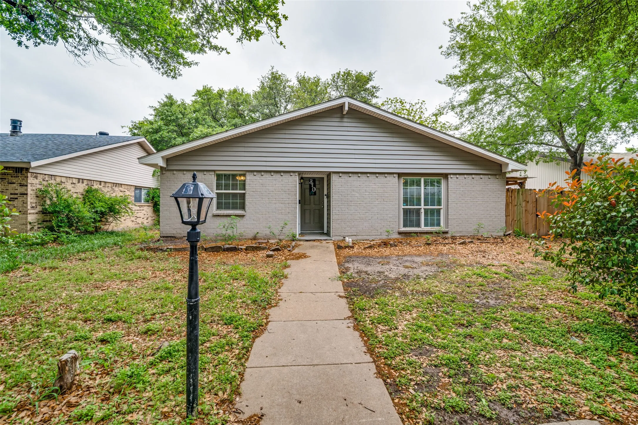 Single Family Residence For Sale in Dallas County , 310 Thistle Drive, Garland, Texas 75043, 3 Bedroom, 2 Bathroom, 2 Garage spaces, 1,817 Sqft, built in 1973, Preowned, Price $299,000, mls#21223125, Real Estate Agent in Garland, Homes For Sale in Dallas county, Homes For Sale in Garland, Realtor in Garland Texas, Real Estate Brokerage Independent Realty Texas, Luminita Cordes Realtor