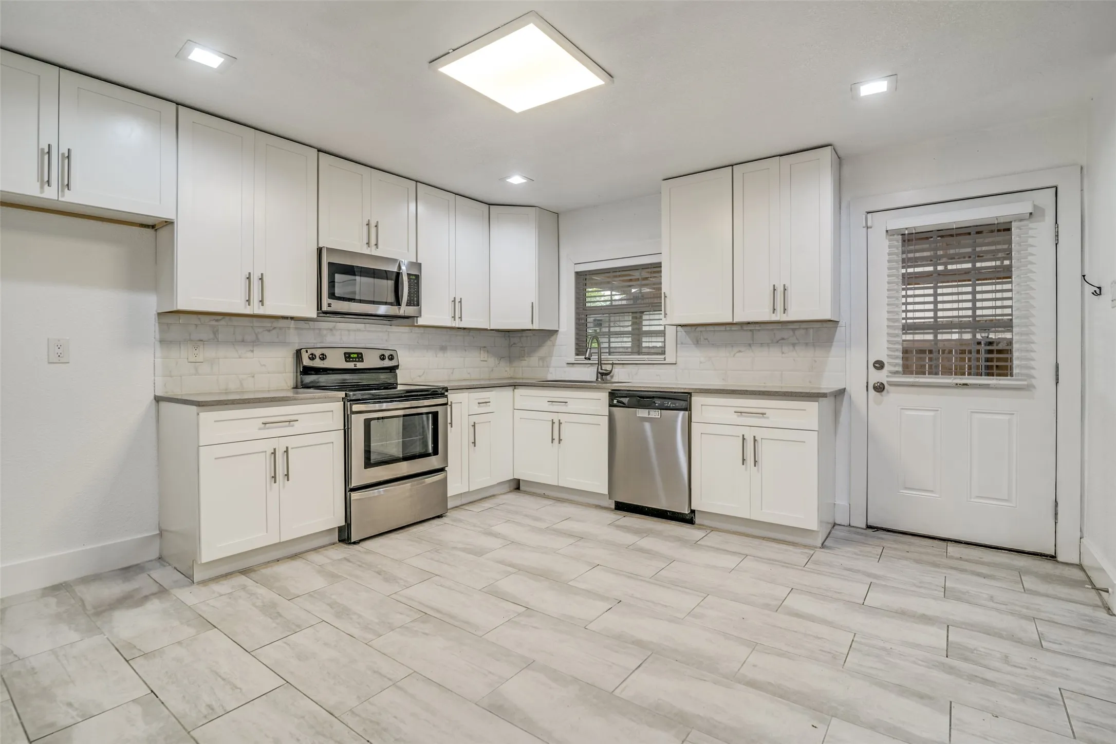 Single Family Residence For Sale in Dallas County , 310 Thistle Drive, Garland, Texas 75043, 3 Bedroom, 2 Bathroom, 2 Garage spaces, 1,817 Sqft, built in 1973, Preowned, Price $299,000, mls#21223125, Real Estate Agent in Garland, Homes For Sale in Dallas county, Homes For Sale in Garland, Realtor in Garland Texas, Real Estate Brokerage Independent Realty Texas, Luminita Cordes Realtor