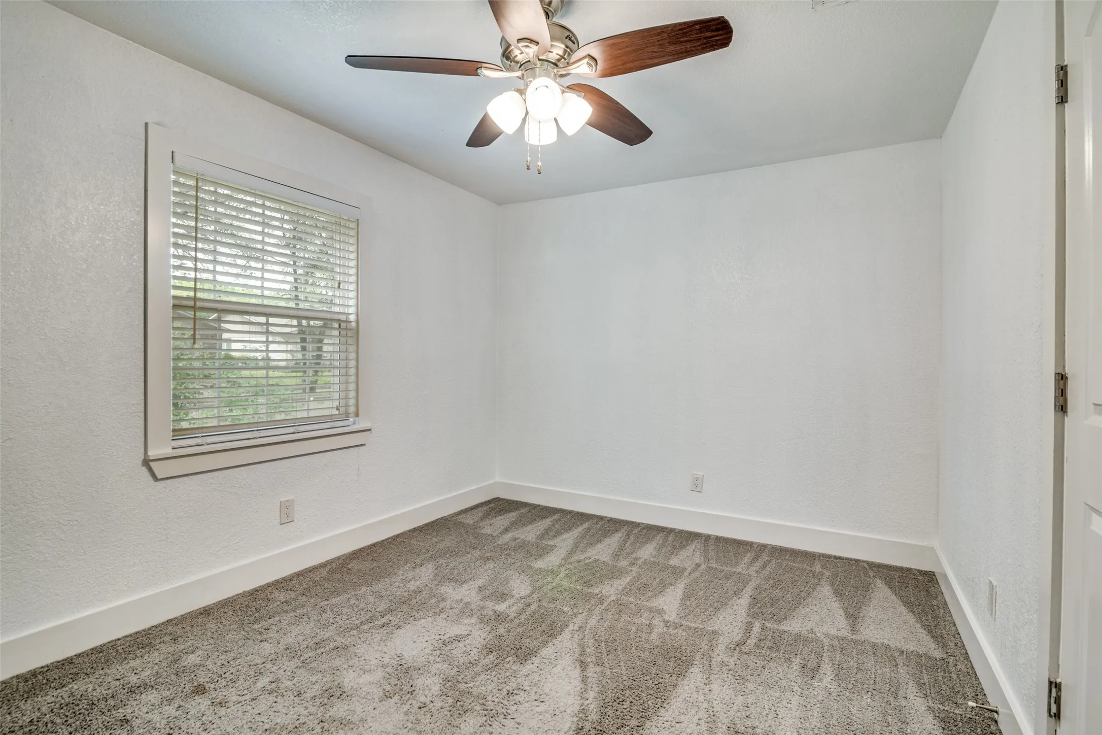 Single Family Residence For Sale in Dallas County , 310 Thistle Drive, Garland, Texas 75043, 3 Bedroom, 2 Bathroom, 2 Garage spaces, 1,817 Sqft, built in 1973, Preowned, Price $299,000, mls#21223125, Real Estate Agent in Garland, Homes For Sale in Dallas county, Homes For Sale in Garland, Realtor in Garland Texas, Real Estate Brokerage Independent Realty Texas, Luminita Cordes Realtor