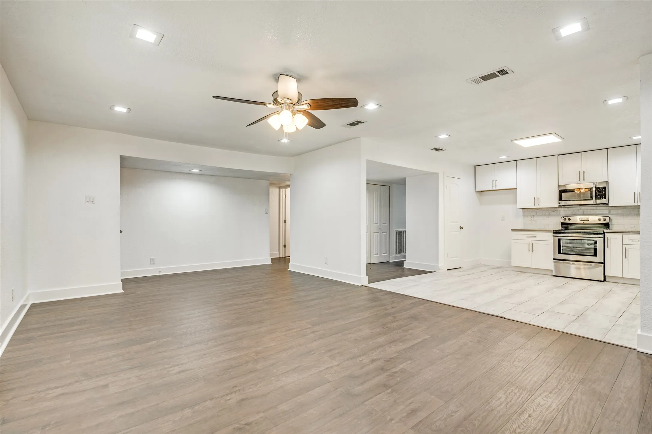 Single Family Residence For Sale in Dallas County , 310 Thistle Drive, Garland, Texas 75043, 3 Bedroom, 2 Bathroom, 2 Garage spaces, 1,817 Sqft, built in 1973, Preowned, Price $299,000, mls#21223125, Real Estate Agent in Garland, Homes For Sale in Dallas county, Homes For Sale in Garland, Realtor in Garland Texas, Real Estate Brokerage Independent Realty Texas, Luminita Cordes Realtor