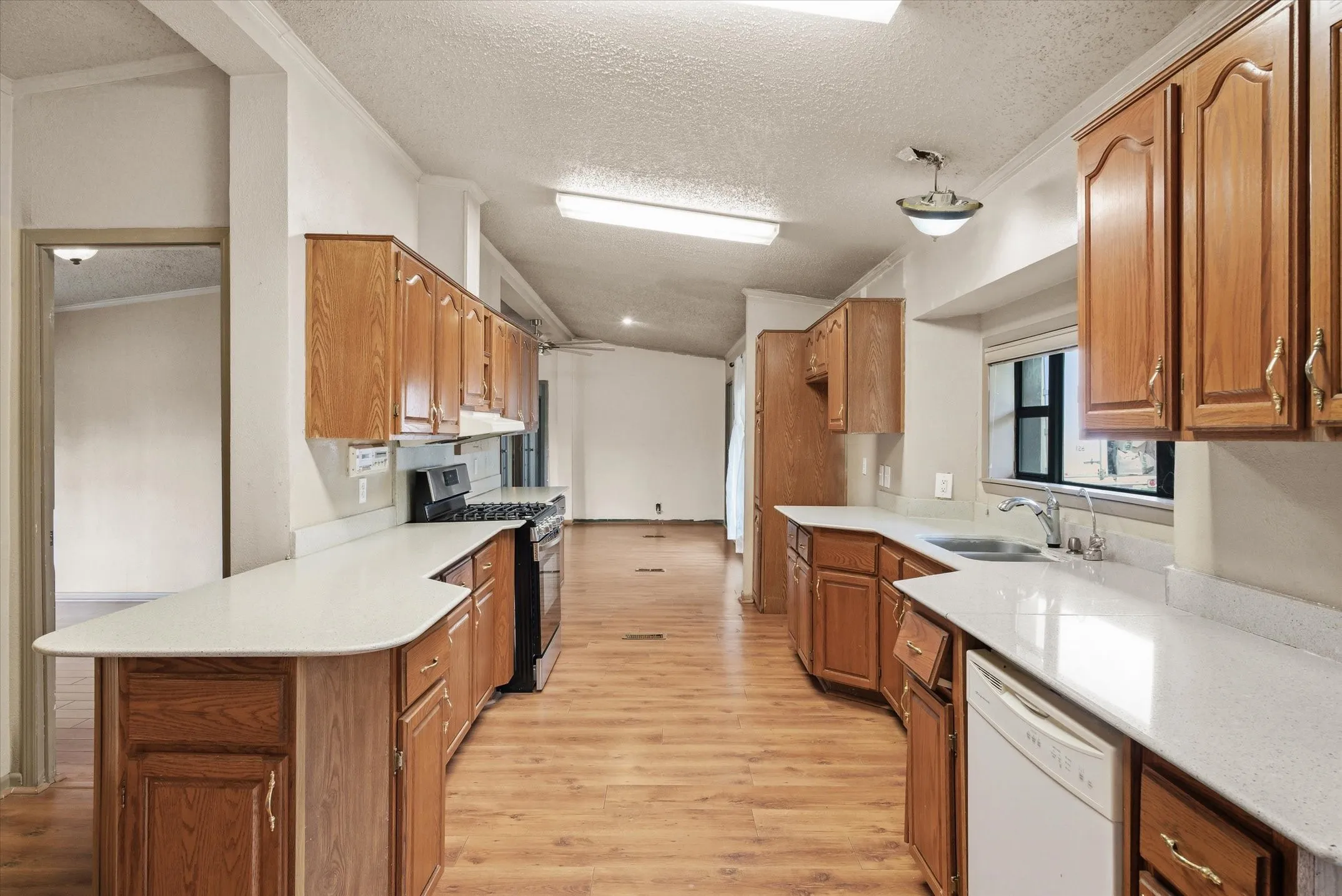 Mobile Home For Sale in Smith County , 25294 HWY 80, Grand Saline, Texas 75140, 3 Bedrooms, 2 Bathrooms, Garage spaces, 1,478 Sqft, built in 2000, Price $220,000, mls#21223080, Real Estate Agent in Grand Saline, Homes For Sale in Smith county, Homes For Sale in Grand Saline, Realtor in Grand Saline Texas, Real Estate Brokerage Independent Realty Texas, Luminita Cordes Realtor