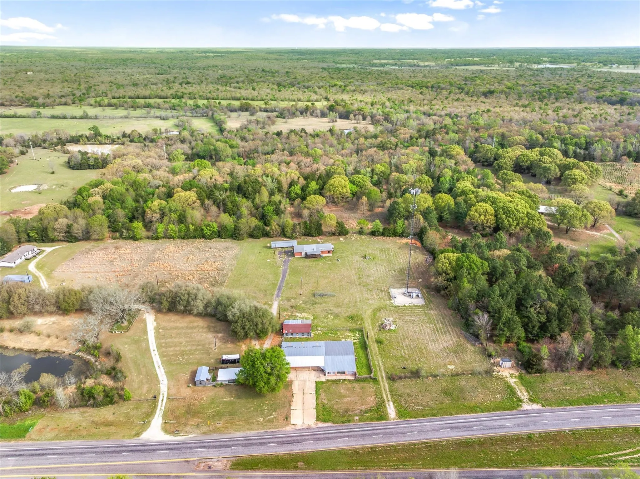 Mobile Home For Sale in Smith County , 25294 HWY 80, Grand Saline, Texas 75140, 3 Bedrooms, 2 Bathrooms, Garage spaces, 1,478 Sqft, built in 2000, Price $220,000, mls#21223080, Real Estate Agent in Grand Saline, Homes For Sale in Smith county, Homes For Sale in Grand Saline, Realtor in Grand Saline Texas, Real Estate Brokerage Independent Realty Texas, Luminita Cordes Realtor