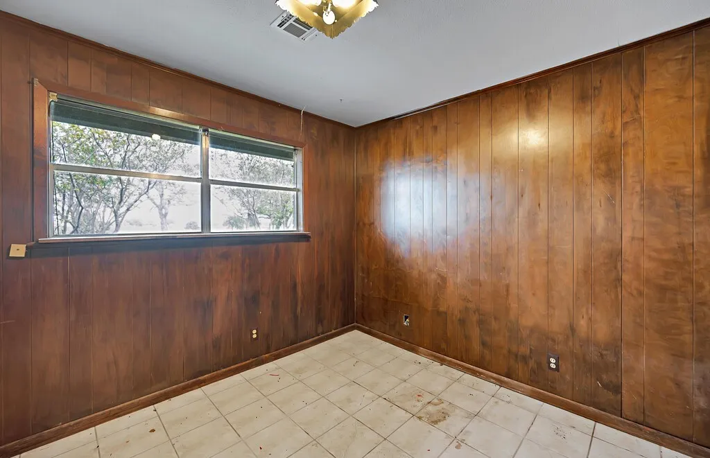 Single Family Residence For Sale in Mc Lennan County , 596 Saffle Road, Robinson, Texas 76706, 3 Bedrooms, 3 Bathrooms, 2 Garage spaces, 2,956 Sqft, built in 1972, Preowned, Price $575,000, mls#21223118, Real Estate Agent in Robinson, Homes For Sale in Mc Lennan county, Homes For Sale in Robinson, Realtor in Robinson Texas, Real Estate Brokerage Independent Realty Texas, Luminita Cordes Realtor