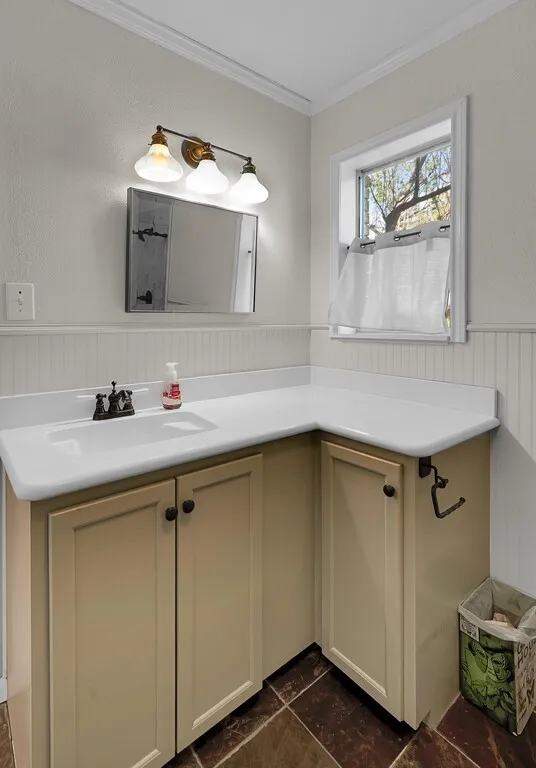 Single Family Residence For Sale in Mc Lennan County , 596 Saffle Road, Robinson, Texas 76706, 3 Bedrooms, 3 Bathrooms, 2 Garage spaces, 2,956 Sqft, built in 1972, Preowned, Price $575,000, mls#21223118, Real Estate Agent in Robinson, Homes For Sale in Mc Lennan county, Homes For Sale in Robinson, Realtor in Robinson Texas, Real Estate Brokerage Independent Realty Texas, Luminita Cordes Realtor