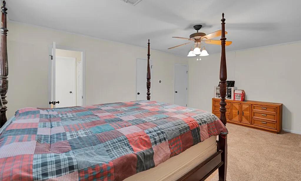 Single Family Residence For Sale in Mc Lennan County , 596 Saffle Road, Robinson, Texas 76706, 3 Bedrooms, 3 Bathrooms, 2 Garage spaces, 2,956 Sqft, built in 1972, Preowned, Price $575,000, mls#21223118, Real Estate Agent in Robinson, Homes For Sale in Mc Lennan county, Homes For Sale in Robinson, Realtor in Robinson Texas, Real Estate Brokerage Independent Realty Texas, Luminita Cordes Realtor