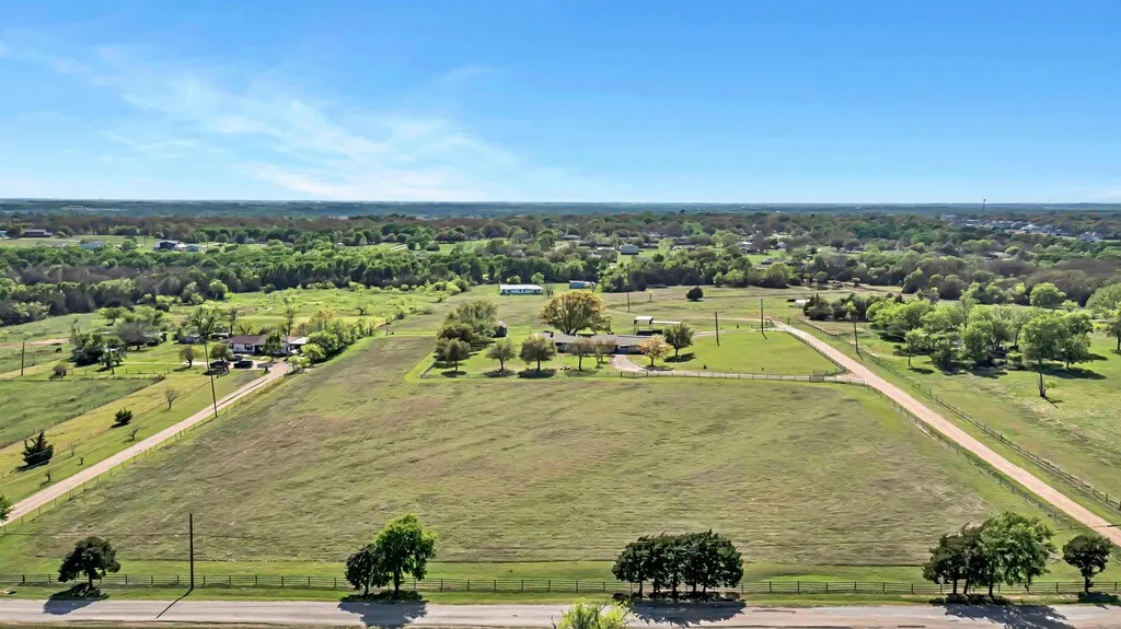 Single Family Residence For Sale in Mc Lennan County , 596 Saffle Road, Robinson, Texas 76706, 3 Bedrooms, 3 Bathrooms, 2 Garage spaces, 2,956 Sqft, built in 1972, Preowned, Price $575,000, mls#21223118, Real Estate Agent in Robinson, Homes For Sale in Mc Lennan county, Homes For Sale in Robinson, Realtor in Robinson Texas, Real Estate Brokerage Independent Realty Texas, Luminita Cordes Realtor
