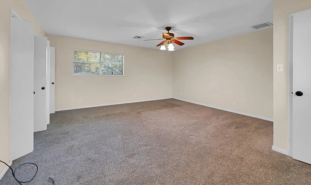 Single Family Residence For Sale in Mc Lennan County , 596 Saffle Road, Robinson, Texas 76706, 3 Bedrooms, 3 Bathrooms, 2 Garage spaces, 2,956 Sqft, built in 1972, Preowned, Price $575,000, mls#21223118, Real Estate Agent in Robinson, Homes For Sale in Mc Lennan county, Homes For Sale in Robinson, Realtor in Robinson Texas, Real Estate Brokerage Independent Realty Texas, Luminita Cordes Realtor