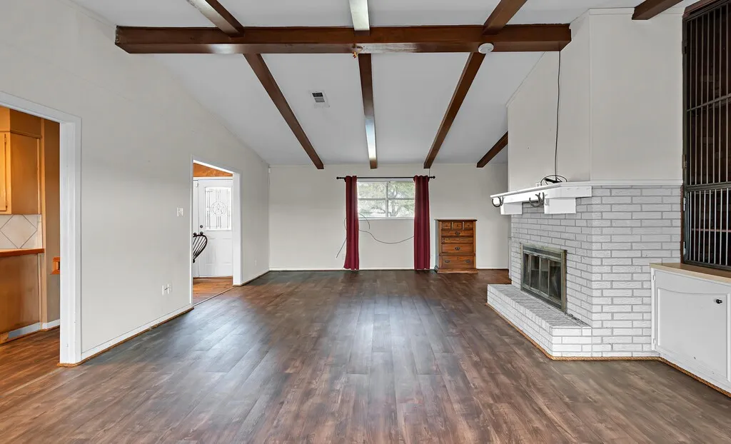 Single Family Residence For Sale in Mc Lennan County , 596 Saffle Road, Robinson, Texas 76706, 3 Bedrooms, 3 Bathrooms, 2 Garage spaces, 2,956 Sqft, built in 1972, Preowned, Price $575,000, mls#21223118, Real Estate Agent in Robinson, Homes For Sale in Mc Lennan county, Homes For Sale in Robinson, Realtor in Robinson Texas, Real Estate Brokerage Independent Realty Texas, Luminita Cordes Realtor