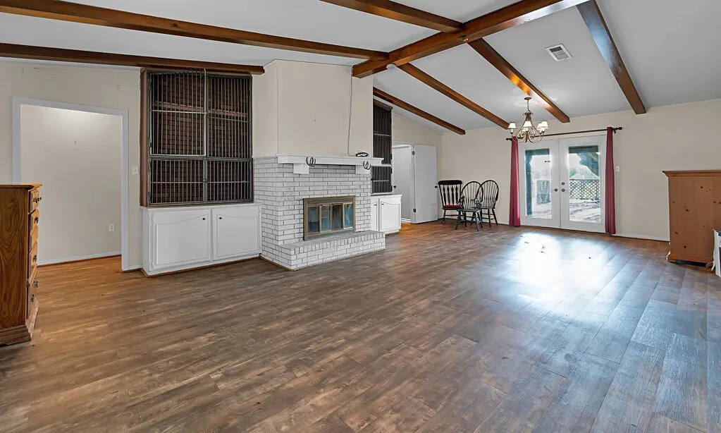 Single Family Residence For Sale in Mc Lennan County , 596 Saffle Road, Robinson, Texas 76706, 3 Bedrooms, 3 Bathrooms, 2 Garage spaces, 2,956 Sqft, built in 1972, Preowned, Price $575,000, mls#21223118, Real Estate Agent in Robinson, Homes For Sale in Mc Lennan county, Homes For Sale in Robinson, Realtor in Robinson Texas, Real Estate Brokerage Independent Realty Texas, Luminita Cordes Realtor