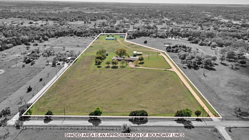Single Family Residence For Sale in Mc Lennan County , 596 Saffle Road, Robinson, Texas 76706, 3 Bedrooms, 3 Bathrooms, 2 Garage spaces, 2,956 Sqft, built in 1972, Preowned, Price $575,000, mls#21223118, Real Estate Agent in Robinson, Homes For Sale in Mc Lennan county, Homes For Sale in Robinson, Realtor in Robinson Texas, Real Estate Brokerage Independent Realty Texas, Luminita Cordes Realtor