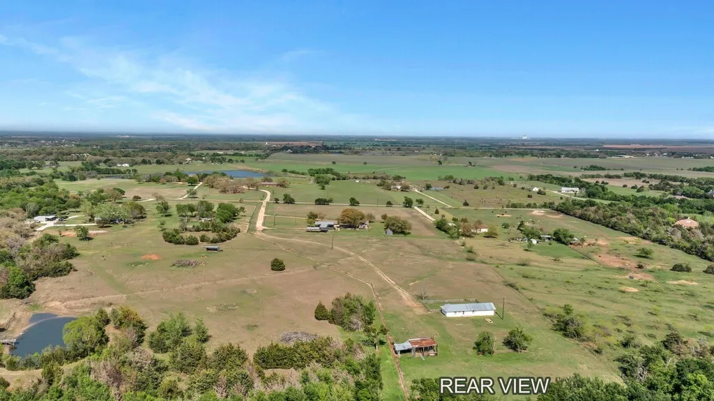 Single Family Residence For Sale in Mc Lennan County , 596 Saffle Road, Robinson, Texas 76706, 3 Bedrooms, 3 Bathrooms, 2 Garage spaces, 2,956 Sqft, built in 1972, Preowned, Price $575,000, mls#21223118, Real Estate Agent in Robinson, Homes For Sale in Mc Lennan county, Homes For Sale in Robinson, Realtor in Robinson Texas, Real Estate Brokerage Independent Realty Texas, Luminita Cordes Realtor