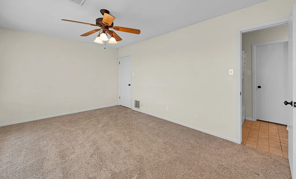 Single Family Residence For Sale in Mc Lennan County , 596 Saffle Road, Robinson, Texas 76706, 3 Bedrooms, 3 Bathrooms, 2 Garage spaces, 2,956 Sqft, built in 1972, Preowned, Price $575,000, mls#21223118, Real Estate Agent in Robinson, Homes For Sale in Mc Lennan county, Homes For Sale in Robinson, Realtor in Robinson Texas, Real Estate Brokerage Independent Realty Texas, Luminita Cordes Realtor