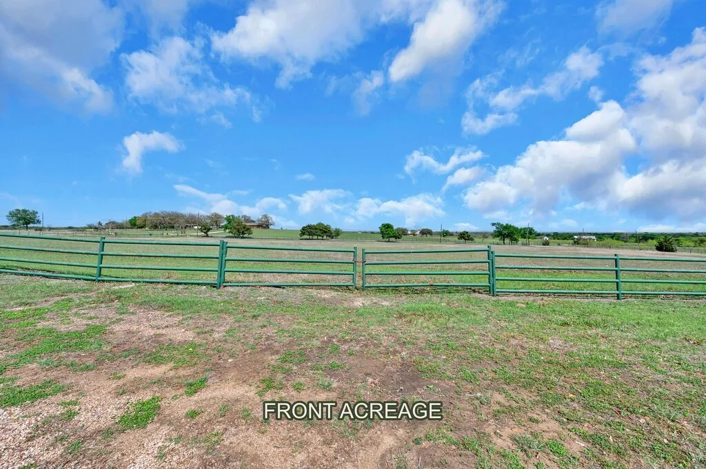 Single Family Residence For Sale in Mc Lennan County , 596 Saffle Road, Robinson, Texas 76706, 3 Bedrooms, 3 Bathrooms, 2 Garage spaces, 2,956 Sqft, built in 1972, Preowned, Price $575,000, mls#21223118, Real Estate Agent in Robinson, Homes For Sale in Mc Lennan county, Homes For Sale in Robinson, Realtor in Robinson Texas, Real Estate Brokerage Independent Realty Texas, Luminita Cordes Realtor