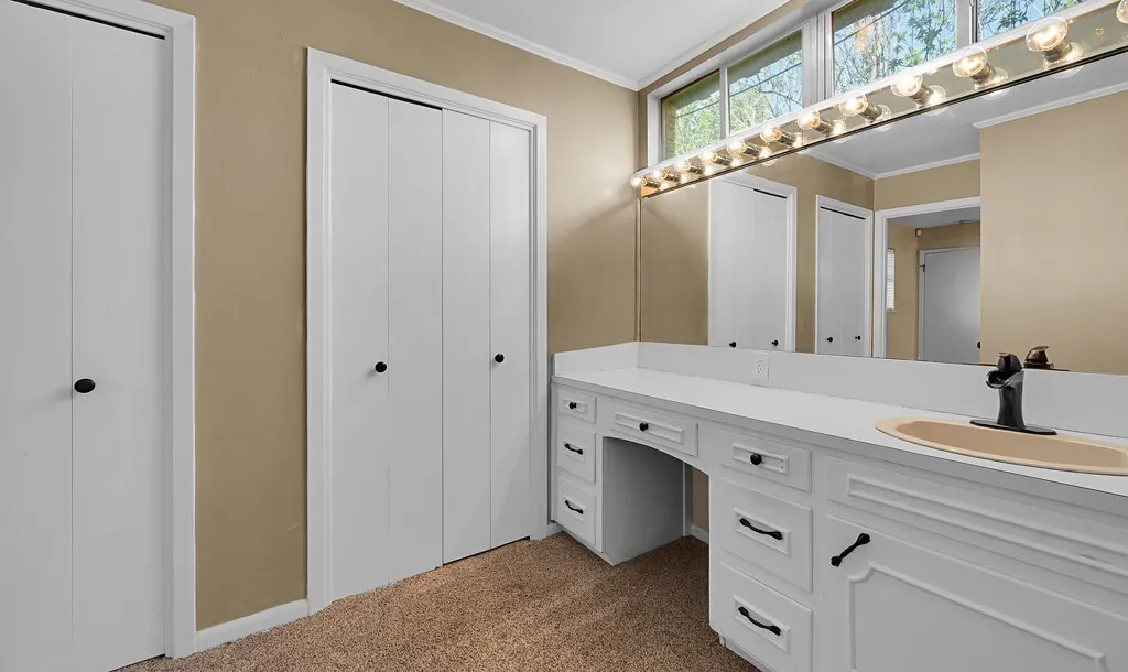 Single Family Residence For Sale in Mc Lennan County , 596 Saffle Road, Robinson, Texas 76706, 3 Bedrooms, 3 Bathrooms, 2 Garage spaces, 2,956 Sqft, built in 1972, Preowned, Price $575,000, mls#21223118, Real Estate Agent in Robinson, Homes For Sale in Mc Lennan county, Homes For Sale in Robinson, Realtor in Robinson Texas, Real Estate Brokerage Independent Realty Texas, Luminita Cordes Realtor