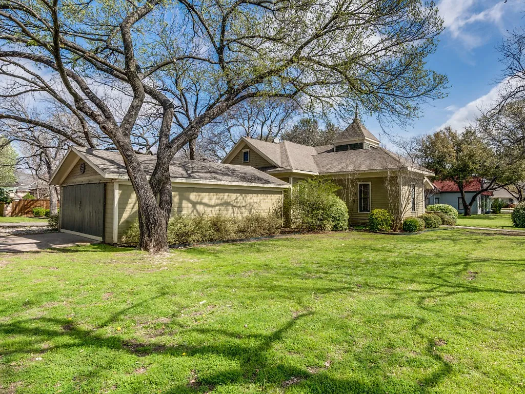 Office For Rent in Ellis County , 617 W Main Street, Midlothian, Texas 76065, 0, 0, Garage spaces, 0 Sqft, built in 1920, Preowned, Price $4,700, mls#21211061, Real Estate Agent in Midlothian, Homes For Rent in Ellis county, Homes For Rent in Midlothian, Realtor in Midlothian Texas, Real Estate Brokerage Independent Realty Texas, Luminita Cordes Realtor