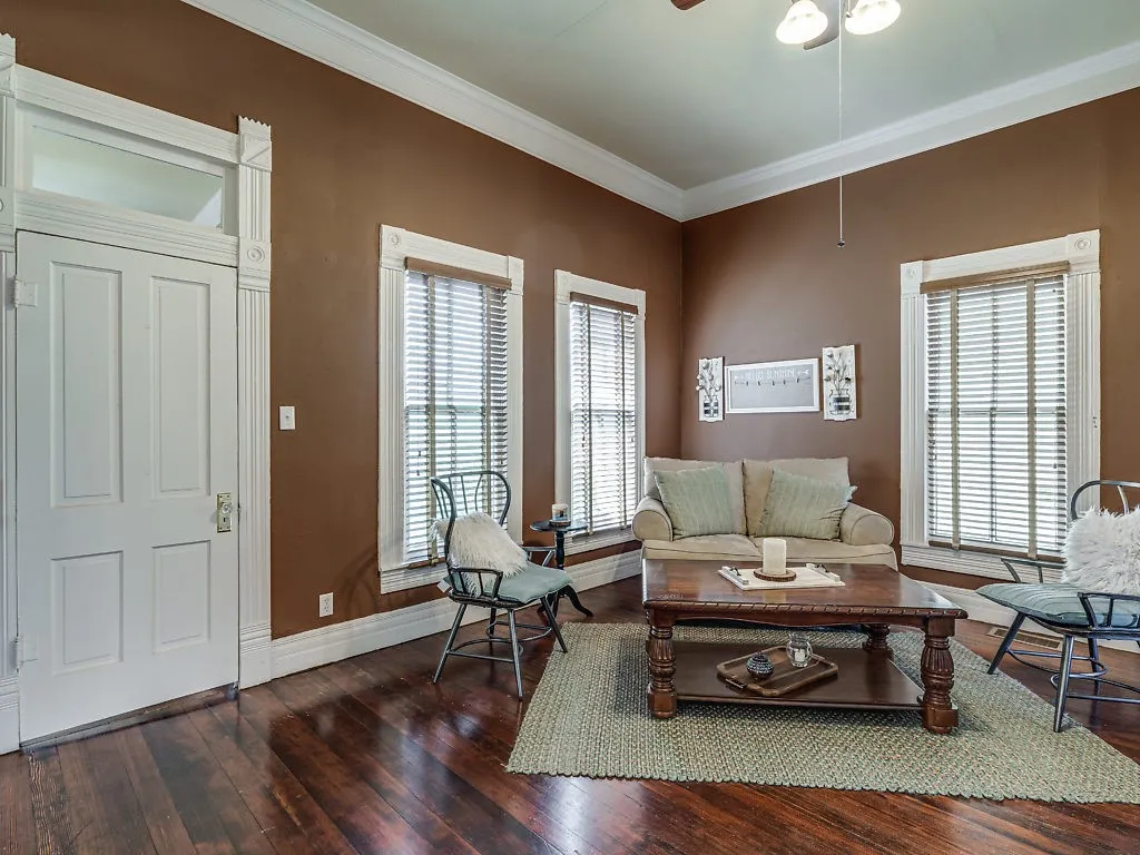 Office For Rent in Ellis County , 617 W Main Street, Midlothian, Texas 76065, 0, 0, Garage spaces, 0 Sqft, built in 1920, Preowned, Price $4,700, mls#21211061, Real Estate Agent in Midlothian, Homes For Rent in Ellis county, Homes For Rent in Midlothian, Realtor in Midlothian Texas, Real Estate Brokerage Independent Realty Texas, Luminita Cordes Realtor