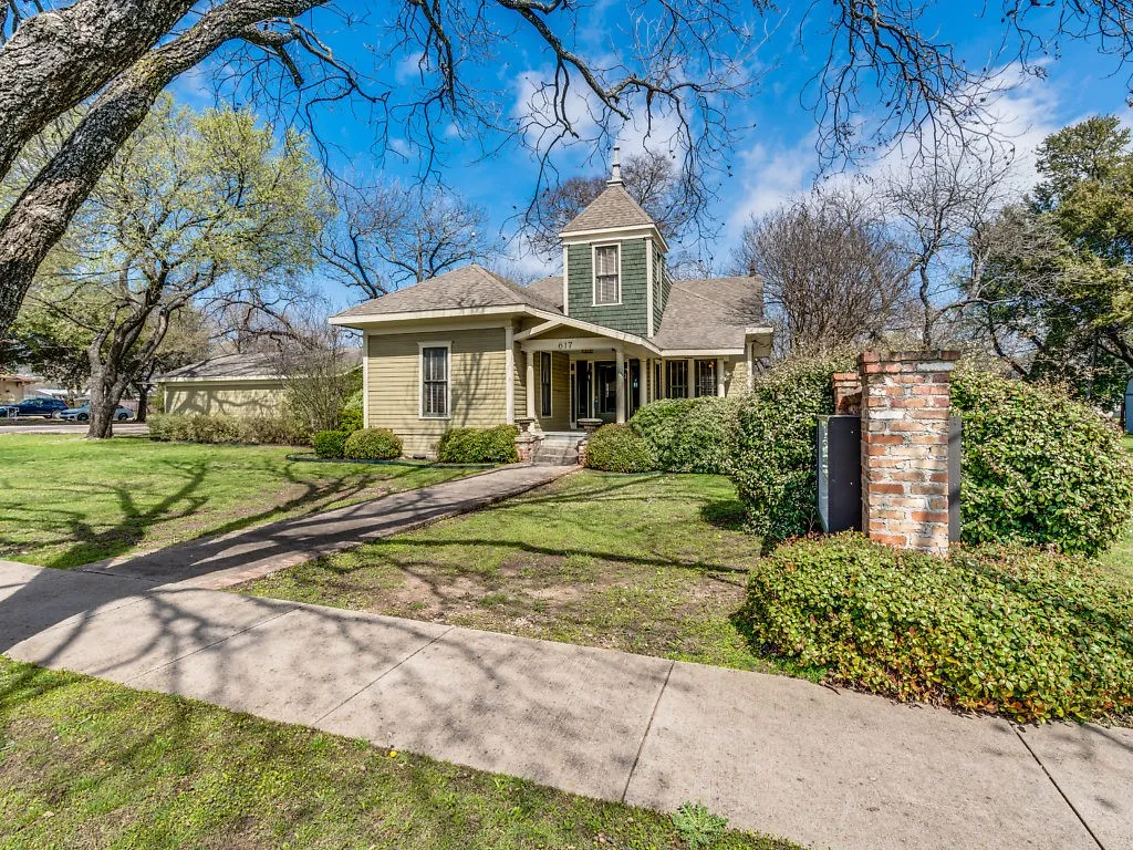 Office For Rent in Ellis County , 617 W Main Street, Midlothian, Texas 76065, 0, 0, Garage spaces, 0 Sqft, built in 1920, Preowned, Price $4,700, mls#21211061, Real Estate Agent in Midlothian, Homes For Rent in Ellis county, Homes For Rent in Midlothian, Realtor in Midlothian Texas, Real Estate Brokerage Independent Realty Texas, Luminita Cordes Realtor