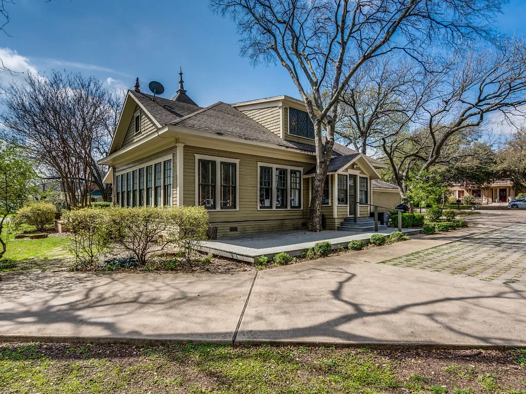 Office For Rent in Ellis County , 617 W Main Street, Midlothian, Texas 76065, 0, 0, Garage spaces, 0 Sqft, built in 1920, Preowned, Price $4,700, mls#21211061, Real Estate Agent in Midlothian, Homes For Rent in Ellis county, Homes For Rent in Midlothian, Realtor in Midlothian Texas, Real Estate Brokerage Independent Realty Texas, Luminita Cordes Realtor