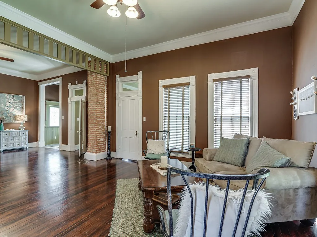 Office For Rent in Ellis County , 617 W Main Street, Midlothian, Texas 76065, 0, 0, Garage spaces, 0 Sqft, built in 1920, Preowned, Price $4,700, mls#21211061, Real Estate Agent in Midlothian, Homes For Rent in Ellis county, Homes For Rent in Midlothian, Realtor in Midlothian Texas, Real Estate Brokerage Independent Realty Texas, Luminita Cordes Realtor