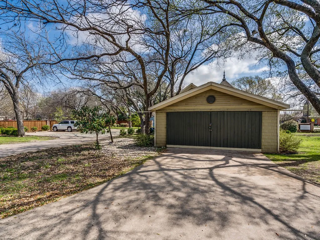 Office For Rent in Ellis County , 617 W Main Street, Midlothian, Texas 76065, 0, 0, Garage spaces, 0 Sqft, built in 1920, Preowned, Price $4,700, mls#21211061, Real Estate Agent in Midlothian, Homes For Rent in Ellis county, Homes For Rent in Midlothian, Realtor in Midlothian Texas, Real Estate Brokerage Independent Realty Texas, Luminita Cordes Realtor