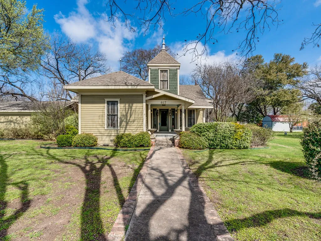 Office For Rent in Ellis County , 617 W Main Street, Midlothian, Texas 76065, 0, 0, Garage spaces, 0 Sqft, built in 1920, Preowned, Price $4,700, mls#21211061, Real Estate Agent in Midlothian, Homes For Rent in Ellis county, Homes For Rent in Midlothian, Realtor in Midlothian Texas, Real Estate Brokerage Independent Realty Texas, Luminita Cordes Realtor