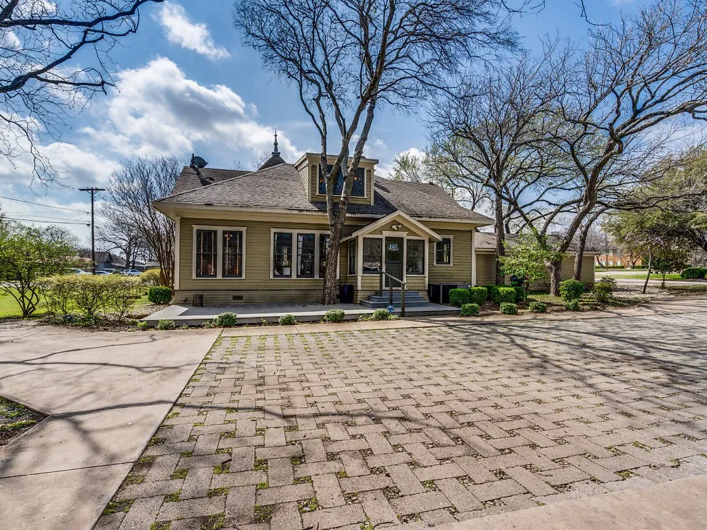 Office For Rent in Ellis County , 617 W Main Street, Midlothian, Texas 76065, 0, 0, Garage spaces, 0 Sqft, built in 1920, Preowned, Price $4,700, mls#21211061, Real Estate Agent in Midlothian, Homes For Rent in Ellis county, Homes For Rent in Midlothian, Realtor in Midlothian Texas, Real Estate Brokerage Independent Realty Texas, Luminita Cordes Realtor