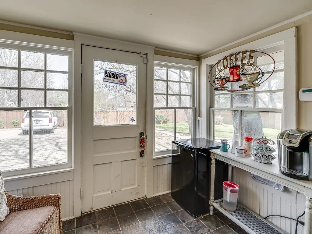 Office For Rent in Ellis County , 617 W Main Street, Midlothian, Texas 76065, 0, 0, Garage spaces, 0 Sqft, built in 1920, Preowned, Price $4,700, mls#21211061, Real Estate Agent in Midlothian, Homes For Rent in Ellis county, Homes For Rent in Midlothian, Realtor in Midlothian Texas, Real Estate Brokerage Independent Realty Texas, Luminita Cordes Realtor