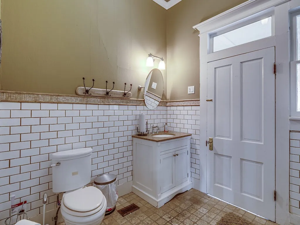 Office For Rent in Ellis County , 617 W Main Street, Midlothian, Texas 76065, 0, 0, Garage spaces, 0 Sqft, built in 1920, Preowned, Price $4,700, mls#21211061, Real Estate Agent in Midlothian, Homes For Rent in Ellis county, Homes For Rent in Midlothian, Realtor in Midlothian Texas, Real Estate Brokerage Independent Realty Texas, Luminita Cordes Realtor