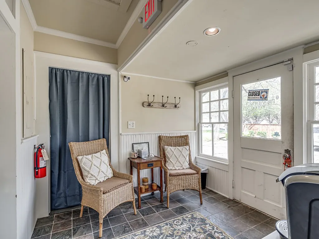 Office For Rent in Ellis County , 617 W Main Street, Midlothian, Texas 76065, 0, 0, Garage spaces, 0 Sqft, built in 1920, Preowned, Price $4,700, mls#21211061, Real Estate Agent in Midlothian, Homes For Rent in Ellis county, Homes For Rent in Midlothian, Realtor in Midlothian Texas, Real Estate Brokerage Independent Realty Texas, Luminita Cordes Realtor