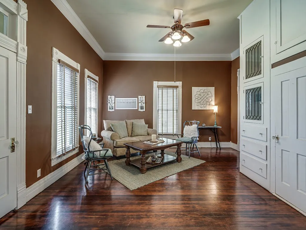 Office For Rent in Ellis County , 617 W Main Street, Midlothian, Texas 76065, 0, 0, Garage spaces, 0 Sqft, built in 1920, Preowned, Price $4,700, mls#21211061, Real Estate Agent in Midlothian, Homes For Rent in Ellis county, Homes For Rent in Midlothian, Realtor in Midlothian Texas, Real Estate Brokerage Independent Realty Texas, Luminita Cordes Realtor