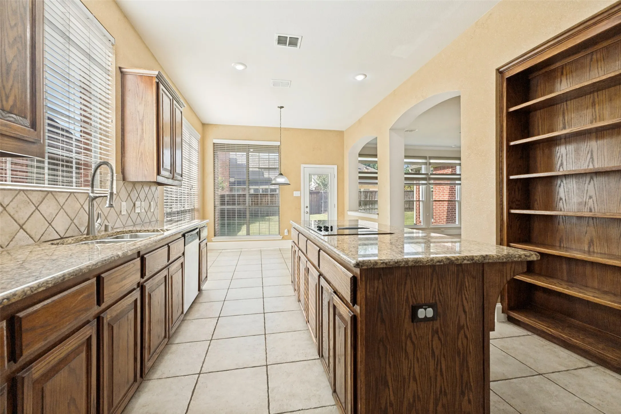 Single Family Residence For Sale in Dallas County , 6205 Fieldcrest Lane, Sachse, Texas 75048, 4 Bedroom, 4 Bathroom, 3 Garage spaces, 3,666 Sqft, built in 2005, mls#21223196, Real Estate Agent in Sachse, Homes For Sale in Dallas county, Homes For Sale in Sachse, Realtor in Sachse Texas, Real Estate Brokerage Independent Realty Texas, Luminita Cordes Realtor