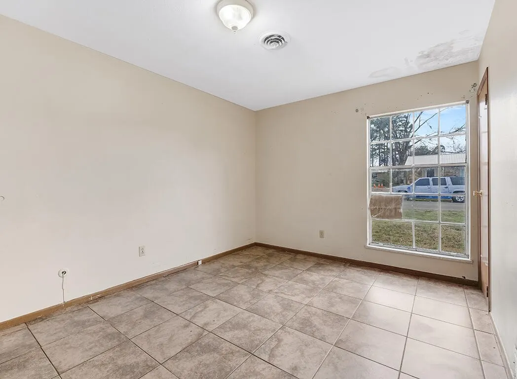 Single Family Residence For Sale in Bowie County , 2003 Ashley, Texarkana, Texas 75501, 3 Bedrooms, 1 Bathroom, 1 Garage spaces, 1,091 Sqft, built in 1975, Price $116,000, mls#21223220, Real Estate Agent in Texarkana, Homes For Sale in Bowie county, Homes For Sale in Texarkana, Realtor in Texarkana Texas, Real Estate Brokerage Independent Realty Texas, Luminita Cordes Realtor