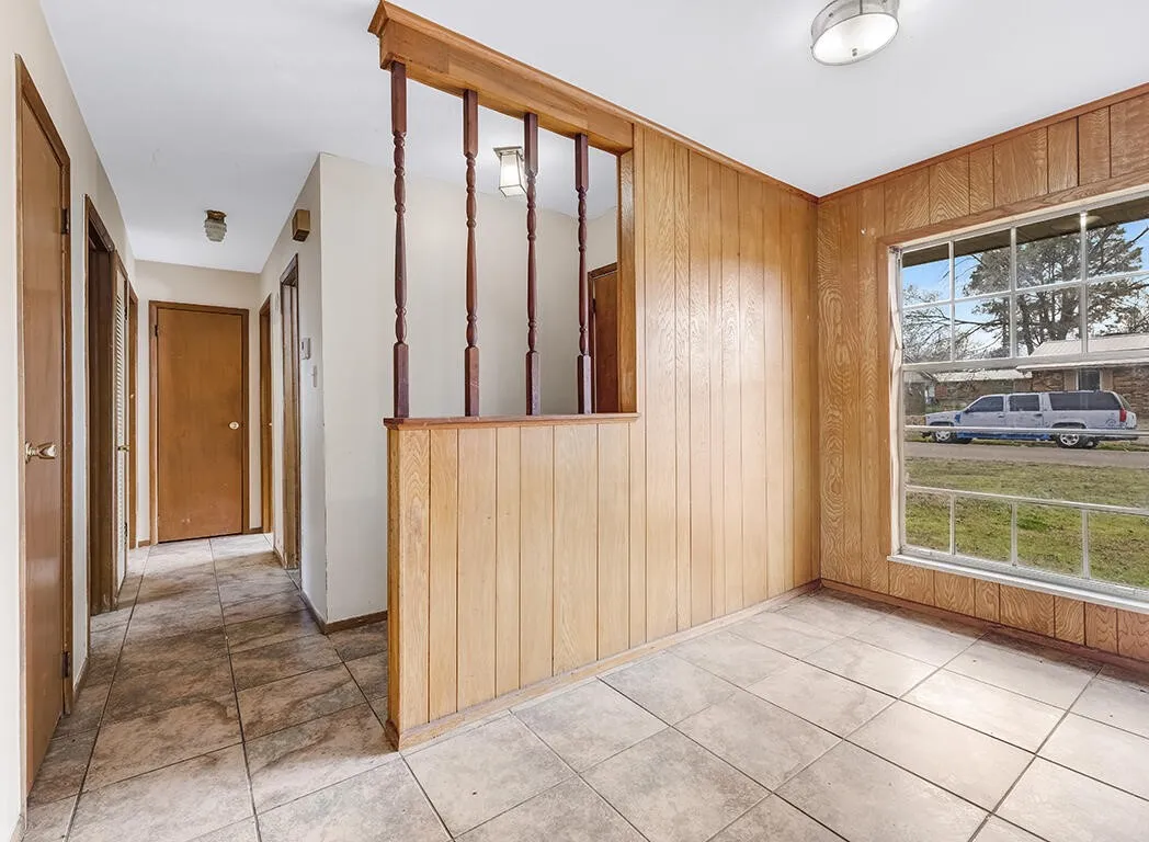 Single Family Residence For Sale in Bowie County , 2003 Ashley, Texarkana, Texas 75501, 3 Bedrooms, 1 Bathroom, 1 Garage spaces, 1,091 Sqft, built in 1975, Price $116,000, mls#21223220, Real Estate Agent in Texarkana, Homes For Sale in Bowie county, Homes For Sale in Texarkana, Realtor in Texarkana Texas, Real Estate Brokerage Independent Realty Texas, Luminita Cordes Realtor