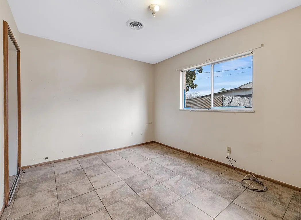 Single Family Residence For Sale in Bowie County , 2003 Ashley, Texarkana, Texas 75501, 3 Bedrooms, 1 Bathroom, 1 Garage spaces, 1,091 Sqft, built in 1975, Price $116,000, mls#21223220, Real Estate Agent in Texarkana, Homes For Sale in Bowie county, Homes For Sale in Texarkana, Realtor in Texarkana Texas, Real Estate Brokerage Independent Realty Texas, Luminita Cordes Realtor