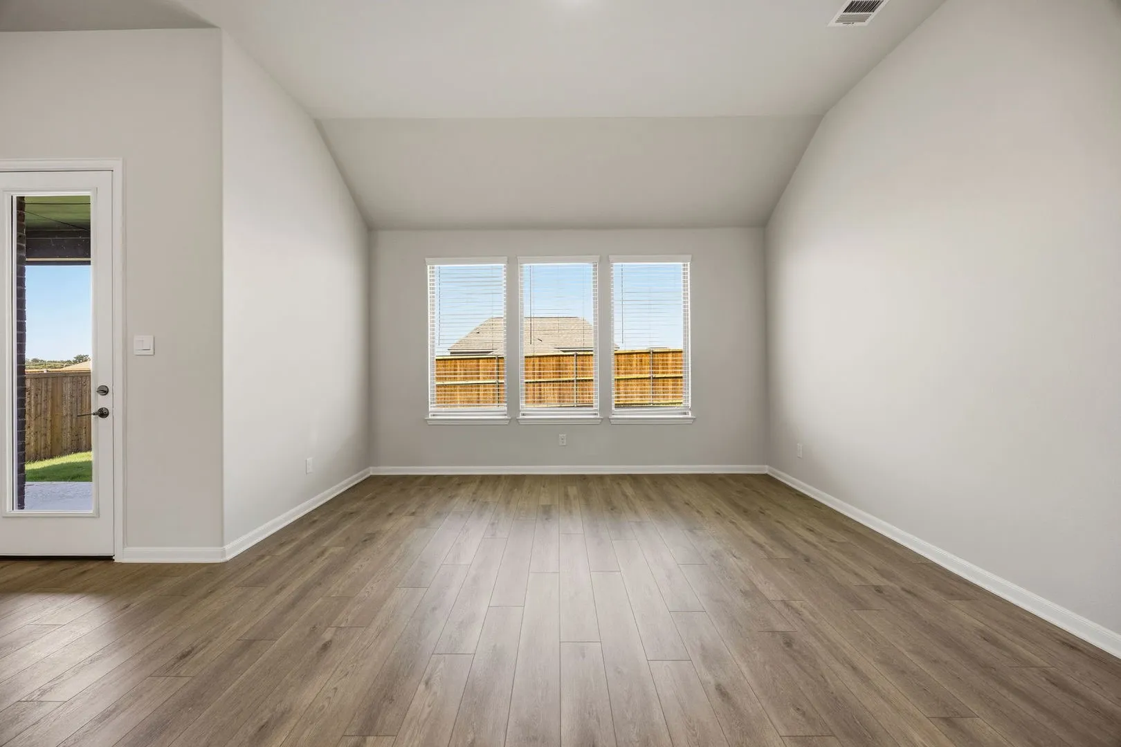 19-web-or-mls-1506-red-clover-ave