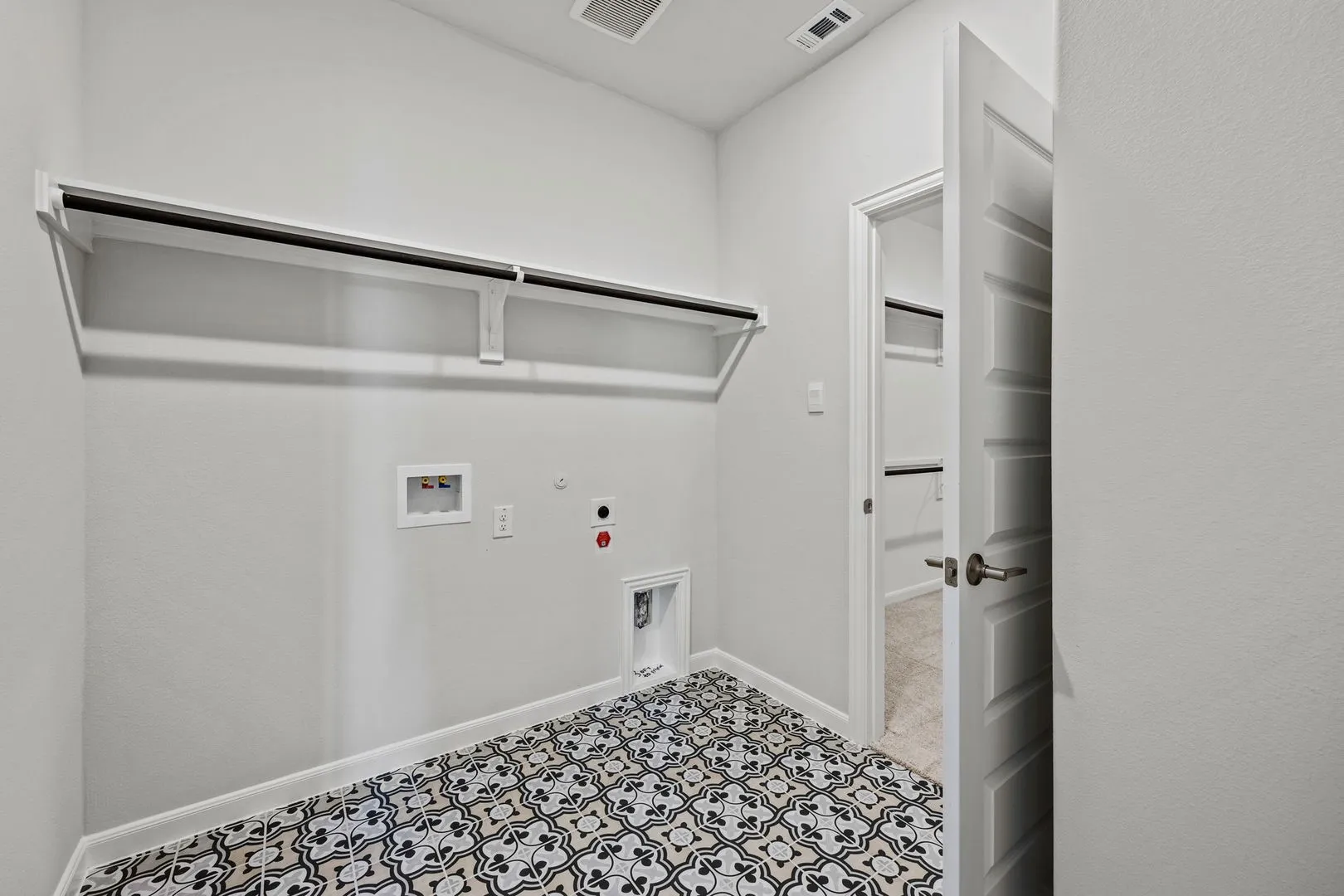 28-web-or-mls-1506-red-clover-ave