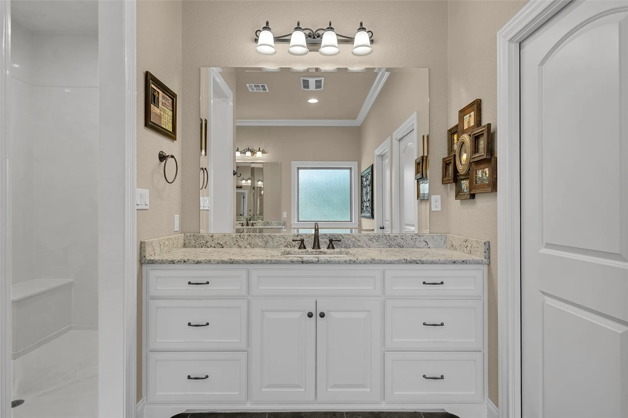 Single Family Residence For Sale in Mc Lennan County , 14690 Chapel Road, Lorena, Texas 76655, 5 Bedroom, 6 Bathroom, 3 Garage spaces, 5,639 Sqft, built in 2017, mls#21221985, Real Estate Agent in Lorena, Homes For Sale in Mc Lennan county, Homes For Sale in Lorena, Realtor in Lorena Texas, Real Estate Brokerage Independent Realty Texas, Luminita Cordes Realtor