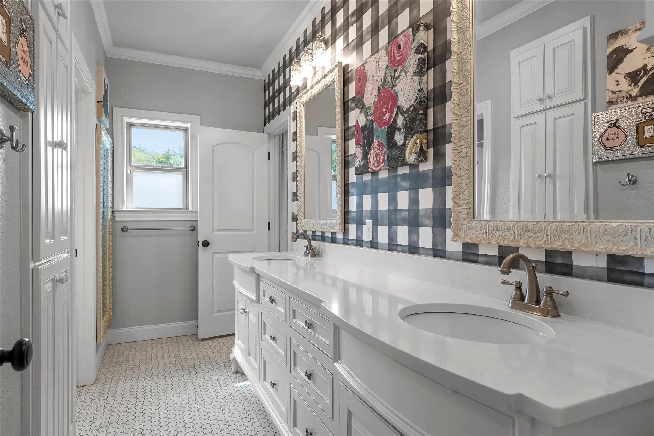 Single Family Residence For Sale in Mc Lennan County , 14690 Chapel Road, Lorena, Texas 76655, 5 Bedroom, 6 Bathroom, 3 Garage spaces, 5,639 Sqft, built in 2017, mls#21221985, Real Estate Agent in Lorena, Homes For Sale in Mc Lennan county, Homes For Sale in Lorena, Realtor in Lorena Texas, Real Estate Brokerage Independent Realty Texas, Luminita Cordes Realtor