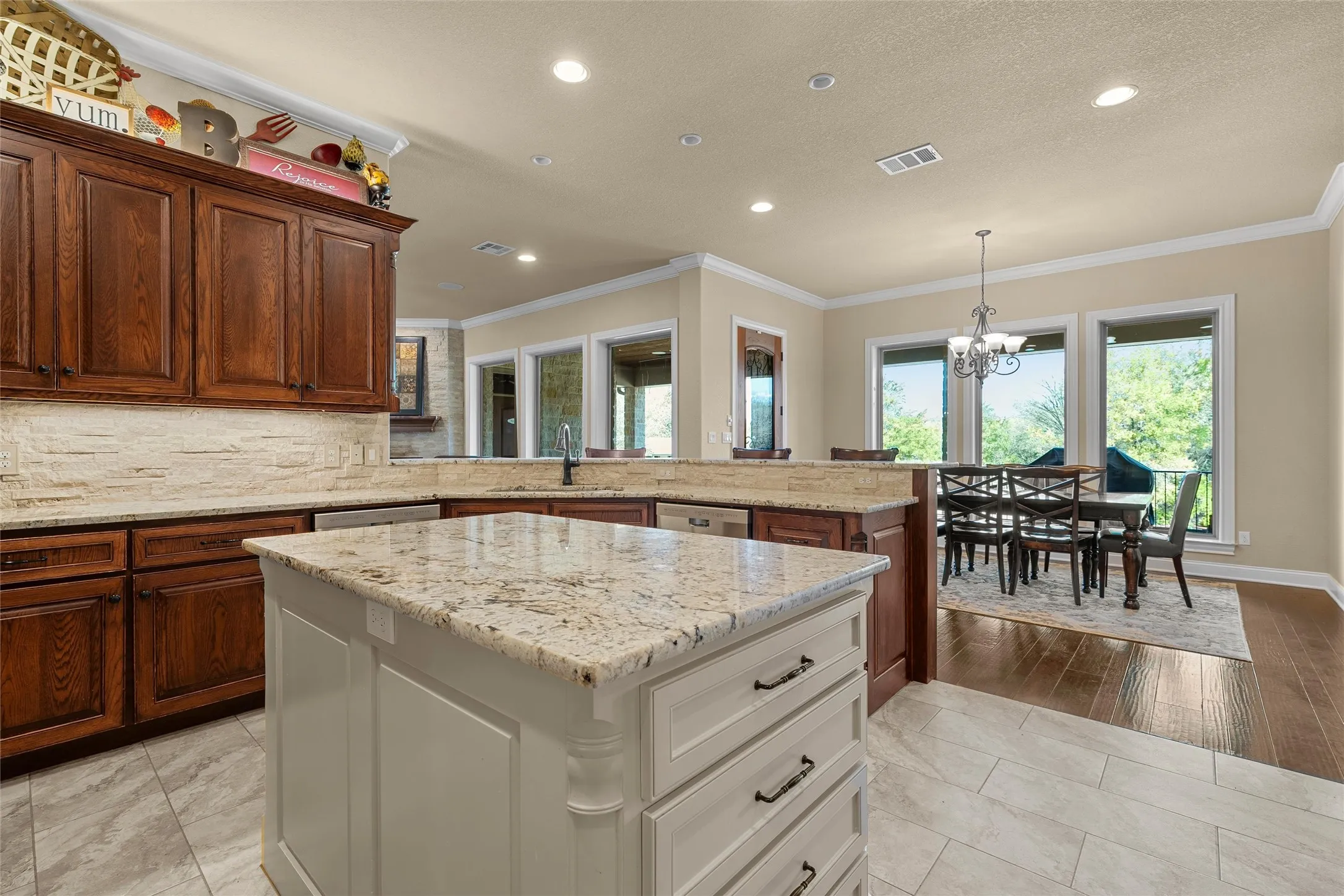 Single Family Residence For Sale in Mc Lennan County , 14690 Chapel Road, Lorena, Texas 76655, 5 Bedroom, 6 Bathroom, 3 Garage spaces, 5,639 Sqft, built in 2017, mls#21221985, Real Estate Agent in Lorena, Homes For Sale in Mc Lennan county, Homes For Sale in Lorena, Realtor in Lorena Texas, Real Estate Brokerage Independent Realty Texas, Luminita Cordes Realtor