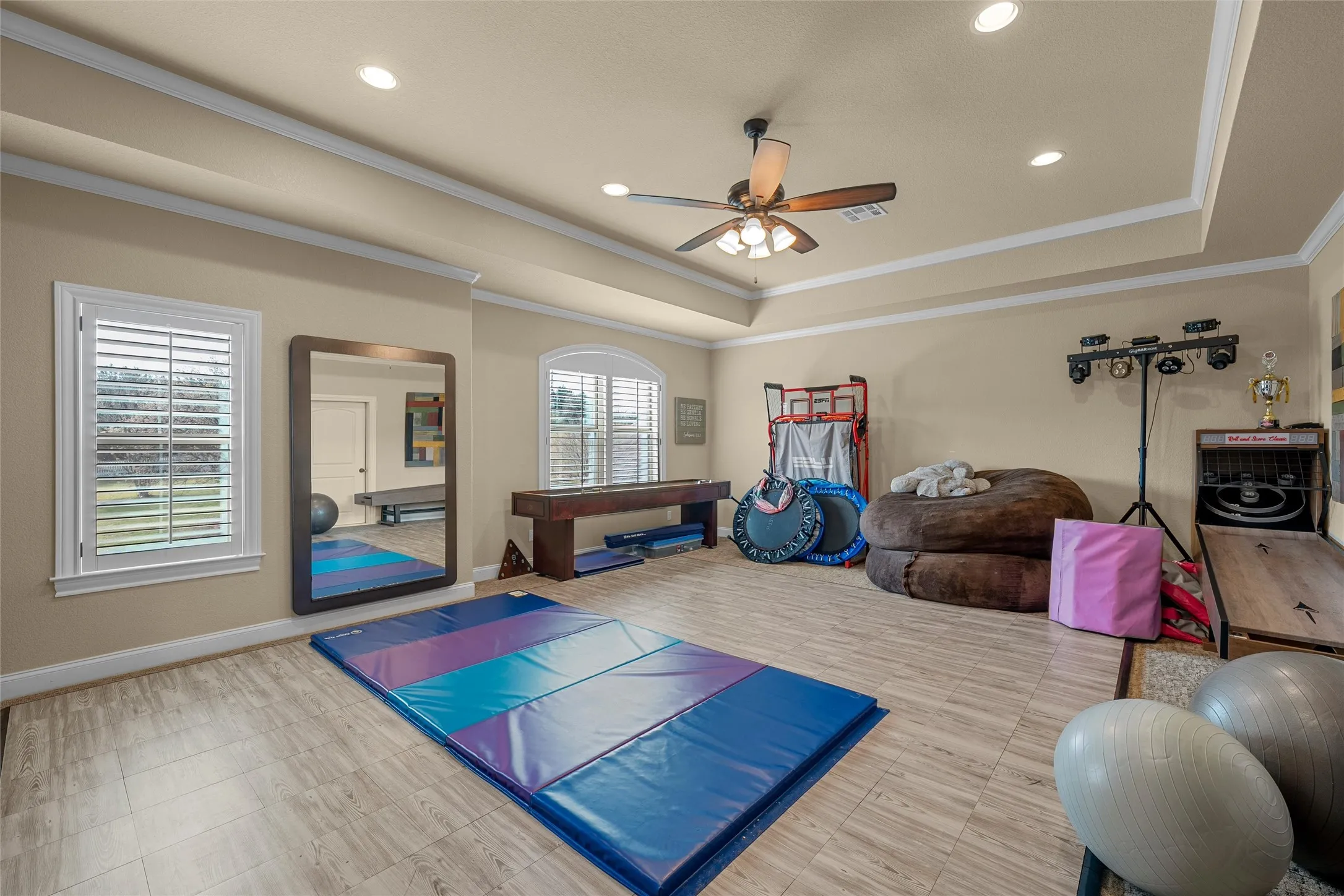 Single Family Residence For Sale in Mc Lennan County , 14690 Chapel Road, Lorena, Texas 76655, 5 Bedroom, 6 Bathroom, 3 Garage spaces, 5,639 Sqft, built in 2017, mls#21221985, Real Estate Agent in Lorena, Homes For Sale in Mc Lennan county, Homes For Sale in Lorena, Realtor in Lorena Texas, Real Estate Brokerage Independent Realty Texas, Luminita Cordes Realtor