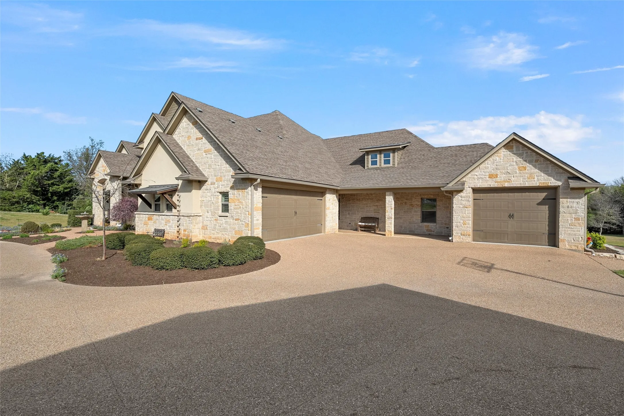 Single Family Residence For Sale in Mc Lennan County , 14690 Chapel Road, Lorena, Texas 76655, 5 Bedroom, 6 Bathroom, 3 Garage spaces, 5,639 Sqft, built in 2017, mls#21221985, Real Estate Agent in Lorena, Homes For Sale in Mc Lennan county, Homes For Sale in Lorena, Realtor in Lorena Texas, Real Estate Brokerage Independent Realty Texas, Luminita Cordes Realtor
