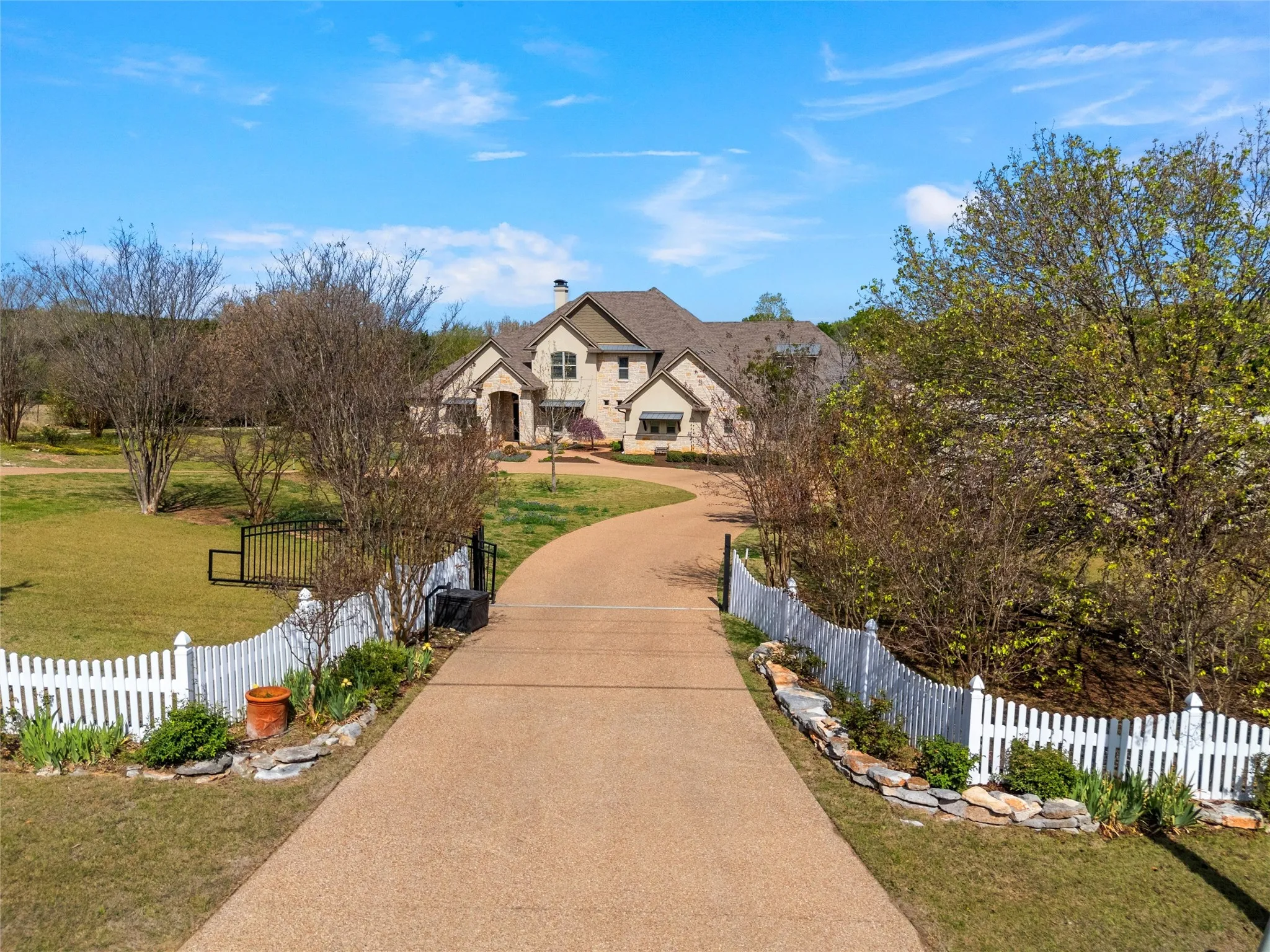 Single Family Residence For Sale in Mc Lennan County , 14690 Chapel Road, Lorena, Texas 76655, 5 Bedroom, 6 Bathroom, 3 Garage spaces, 5,639 Sqft, built in 2017, mls#21221985, Real Estate Agent in Lorena, Homes For Sale in Mc Lennan county, Homes For Sale in Lorena, Realtor in Lorena Texas, Real Estate Brokerage Independent Realty Texas, Luminita Cordes Realtor