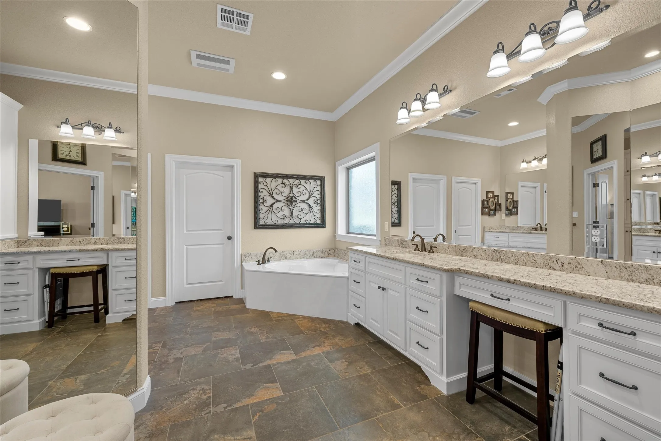 Single Family Residence For Sale in Mc Lennan County , 14690 Chapel Road, Lorena, Texas 76655, 5 Bedroom, 6 Bathroom, 3 Garage spaces, 5,639 Sqft, built in 2017, mls#21221985, Real Estate Agent in Lorena, Homes For Sale in Mc Lennan county, Homes For Sale in Lorena, Realtor in Lorena Texas, Real Estate Brokerage Independent Realty Texas, Luminita Cordes Realtor