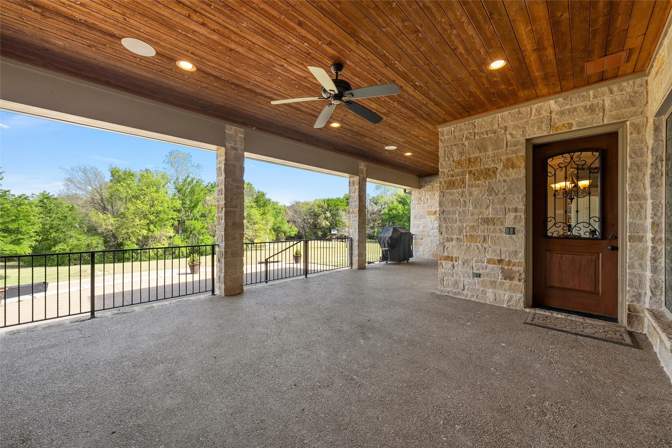 Single Family Residence For Sale in Mc Lennan County , 14690 Chapel Road, Lorena, Texas 76655, 5 Bedroom, 6 Bathroom, 3 Garage spaces, 5,639 Sqft, built in 2017, mls#21221985, Real Estate Agent in Lorena, Homes For Sale in Mc Lennan county, Homes For Sale in Lorena, Realtor in Lorena Texas, Real Estate Brokerage Independent Realty Texas, Luminita Cordes Realtor