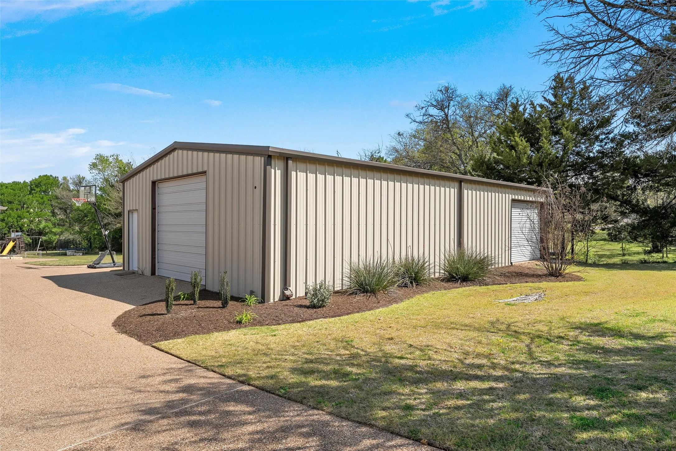Single Family Residence For Sale in Mc Lennan County , 14690 Chapel Road, Lorena, Texas 76655, 5 Bedroom, 6 Bathroom, 3 Garage spaces, 5,639 Sqft, built in 2017, mls#21221985, Real Estate Agent in Lorena, Homes For Sale in Mc Lennan county, Homes For Sale in Lorena, Realtor in Lorena Texas, Real Estate Brokerage Independent Realty Texas, Luminita Cordes Realtor