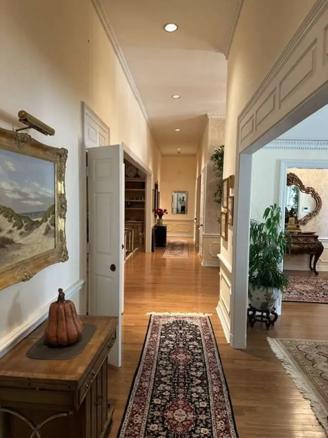 Single Family Residence For Sale in Dallas County , 5321 Bent Tree Drive, Dallas, Texas 75248, 4 Bedroom, 4 Bathroom, 2 Garage spaces, 4,550 Sqft, built in 1979, Preowned, mls#21223320, Real Estate Agent in Dallas, Homes For Sale in Dallas county, Homes For Sale in Dallas, Realtor in Dallas Texas, Real Estate Brokerage Independent Realty Texas, Luminita Cordes Realtor
